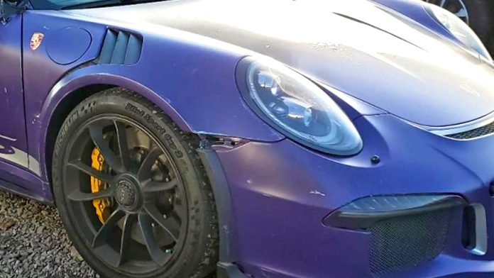 Рідкісний Porsche 911 GT3 RS у кольорі Ultraviolet продають після ДТП: чи варто його відновлювати?