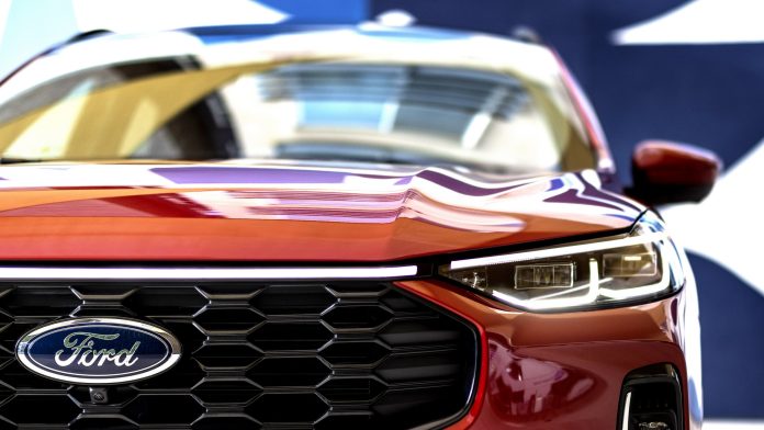 Епоха завершилася: Ford припинив виробництво популярного кросовера Escape у США