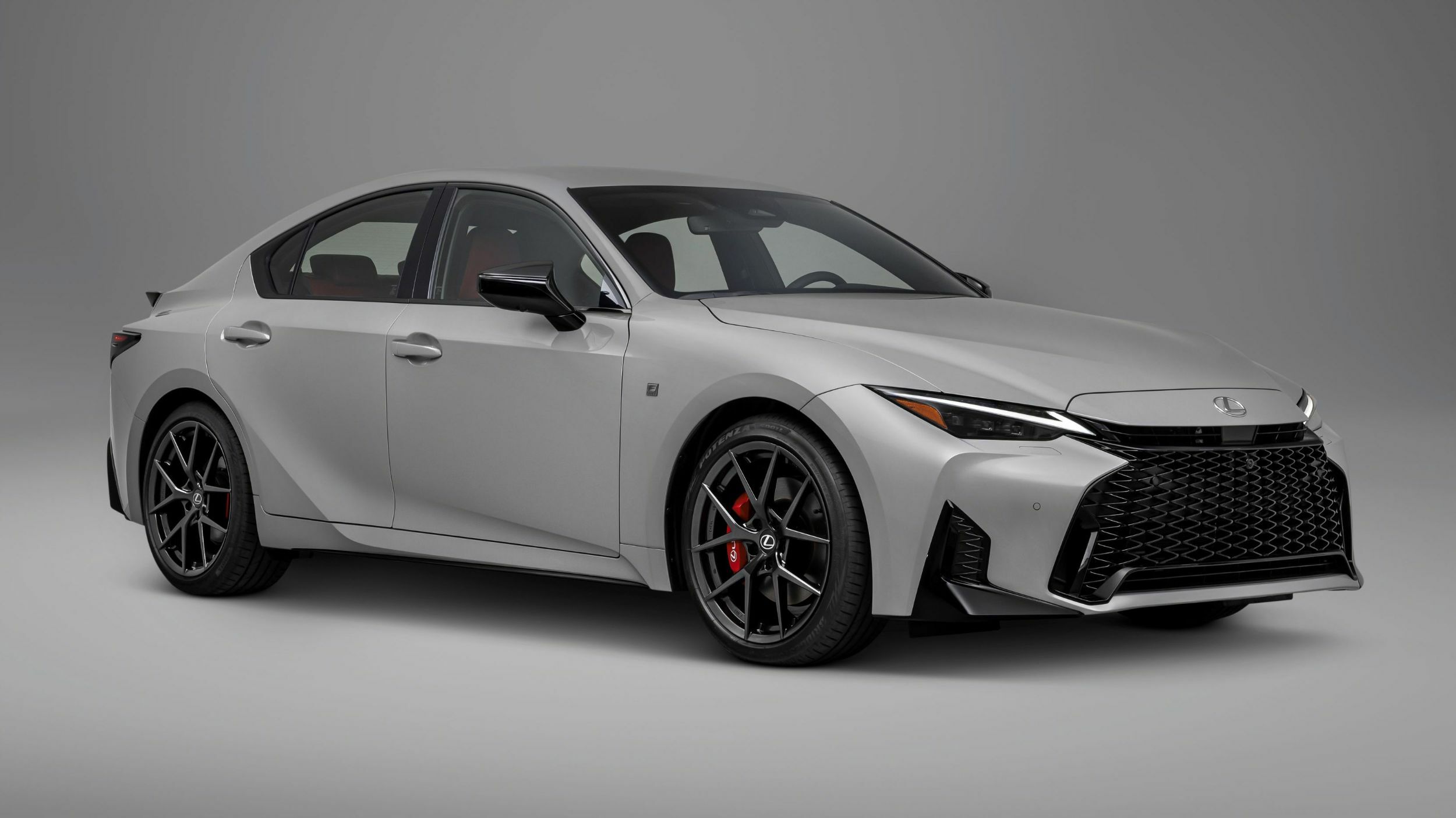 Оновлений Lexus IS 2026: агресивний дизайн, лише V6 під капотом та нові ціни - фото 1