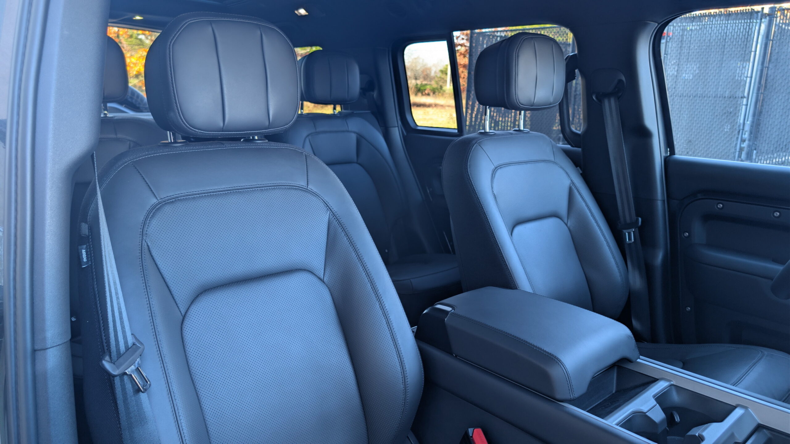 Огляд Land Rover Defender 130 V8: м’язистий велетень за 130 тисяч доларів - фото 3