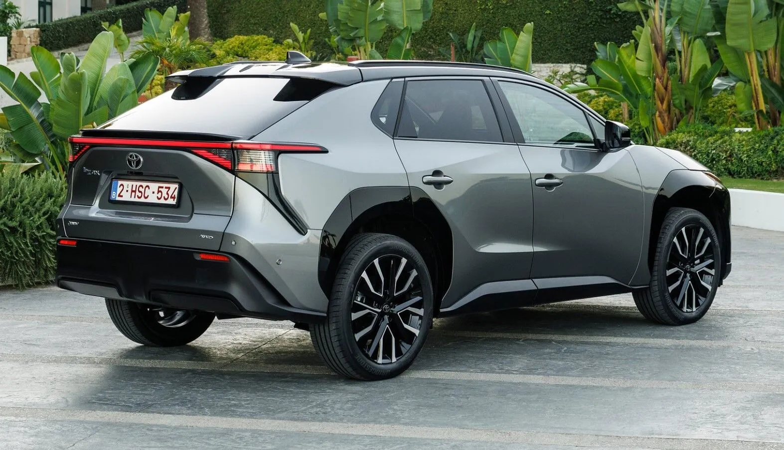 Toyota bZ4X після фейсліфту: електричний RAV4 став трохи сучаснішим