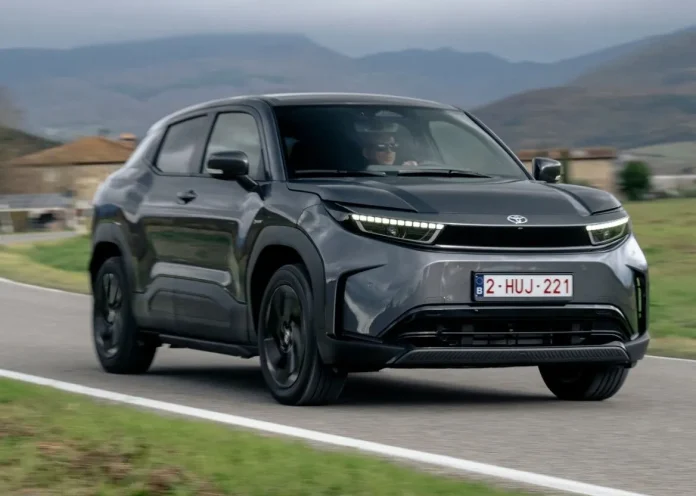 Toyota Urban Cruiser 2025 надійшов у продаж: бюджетна альтернатива RAV4