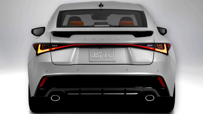Оновлений Lexus IS 2026: агресивний дизайн, лише V6 під капотом та нові ціни