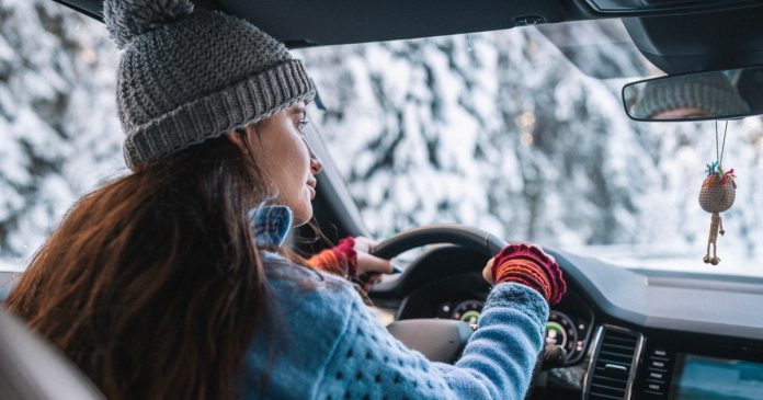 Безпека на зимовій дорозі: повний перелік речей, які мають бути в багажнику кожного водія