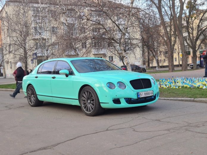 Bentley за ціною Duster: як він став зіркою Полтави