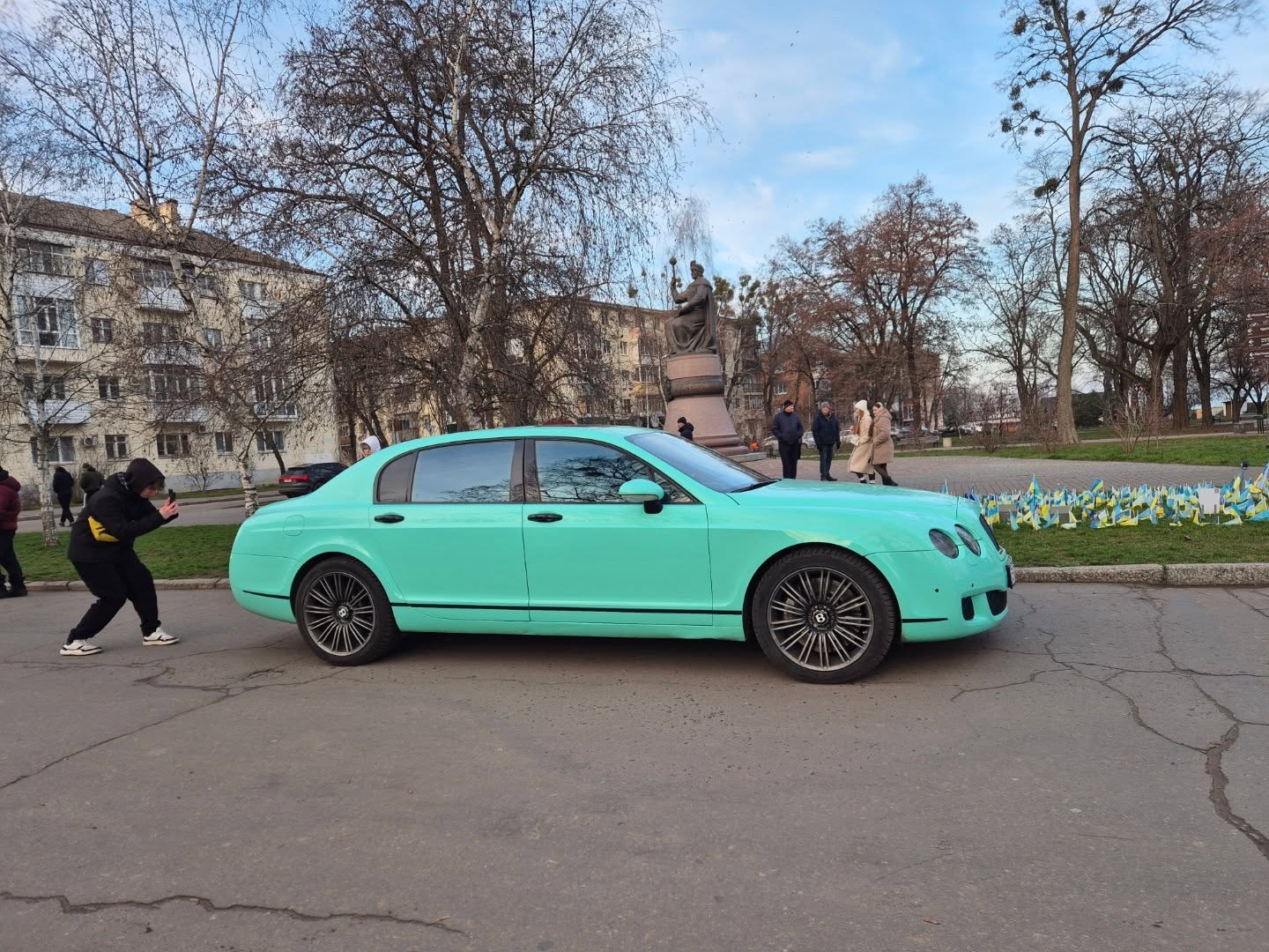 Bentley за ціною Duster: як він став зіркою Полтави