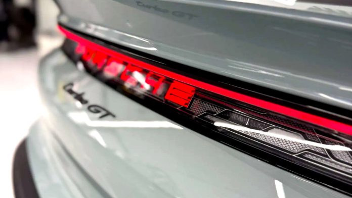 Новий Porsche Taycan Turbo GT шокував падінням ціни на аукціоні: мінус $70 000 ще до продажу