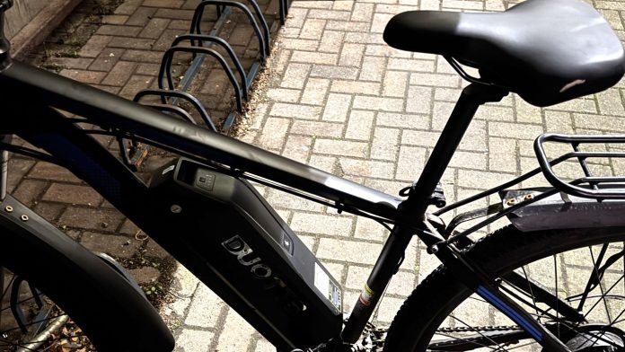 У Британії поліція вилучила електровелосипед, який нібито розганяється до 167 км/год