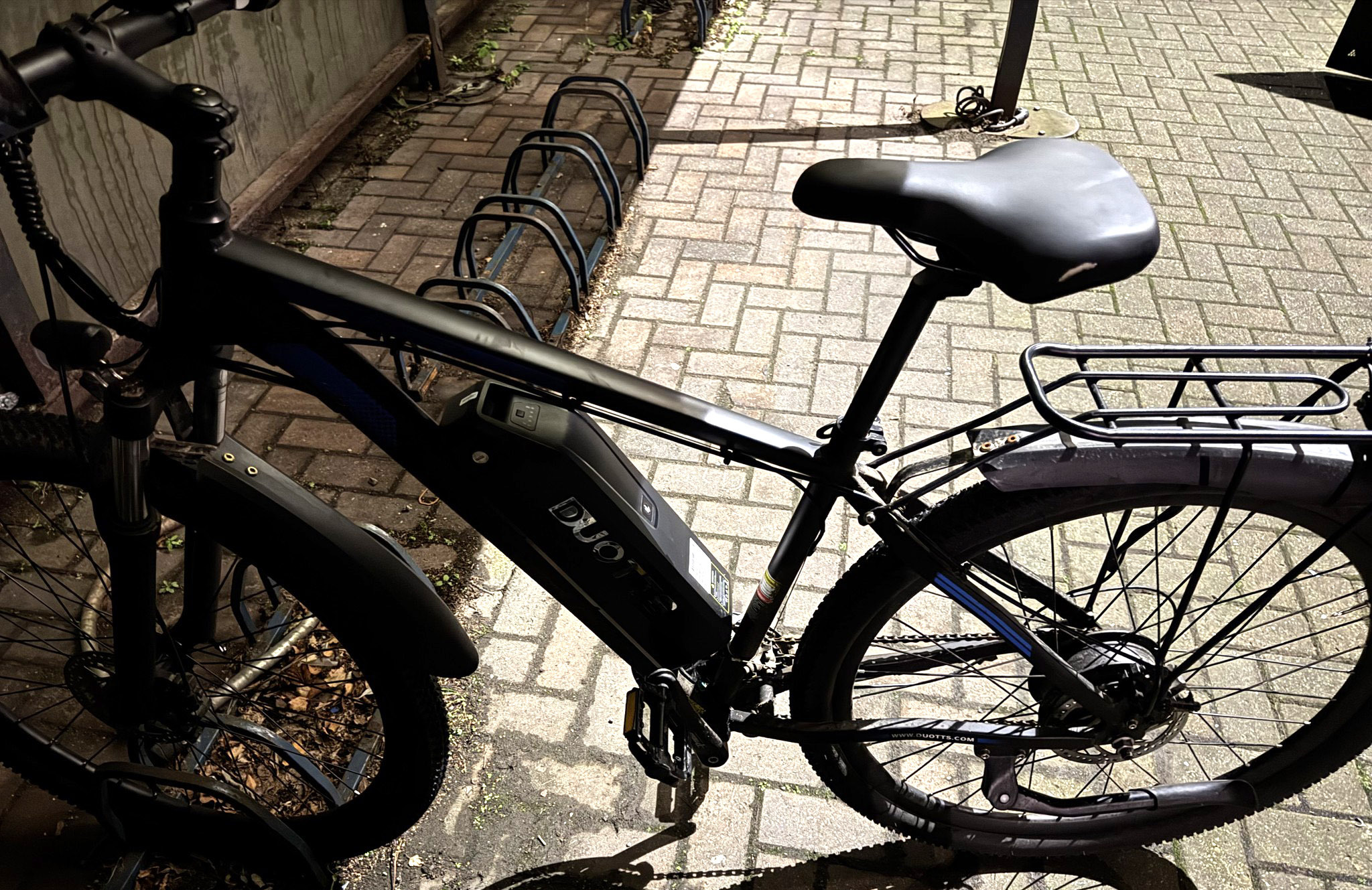 У Британії поліція вилучила електровелосипед, який нібито розганяється до 167 км/год - фото 2