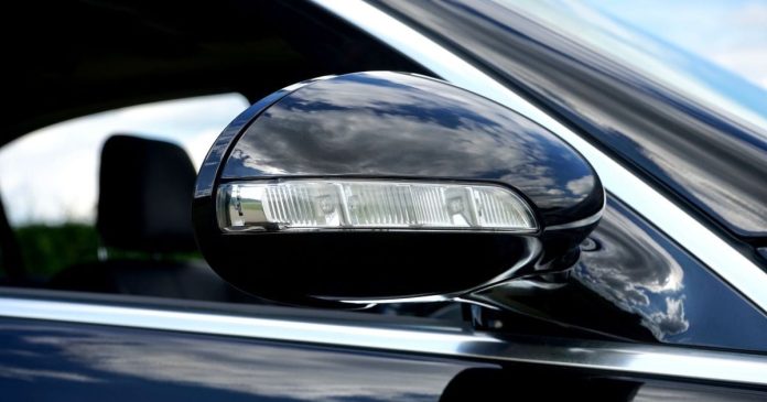 Простий кухонний засіб допоможе водіям назавжди забути про запотівання вікон