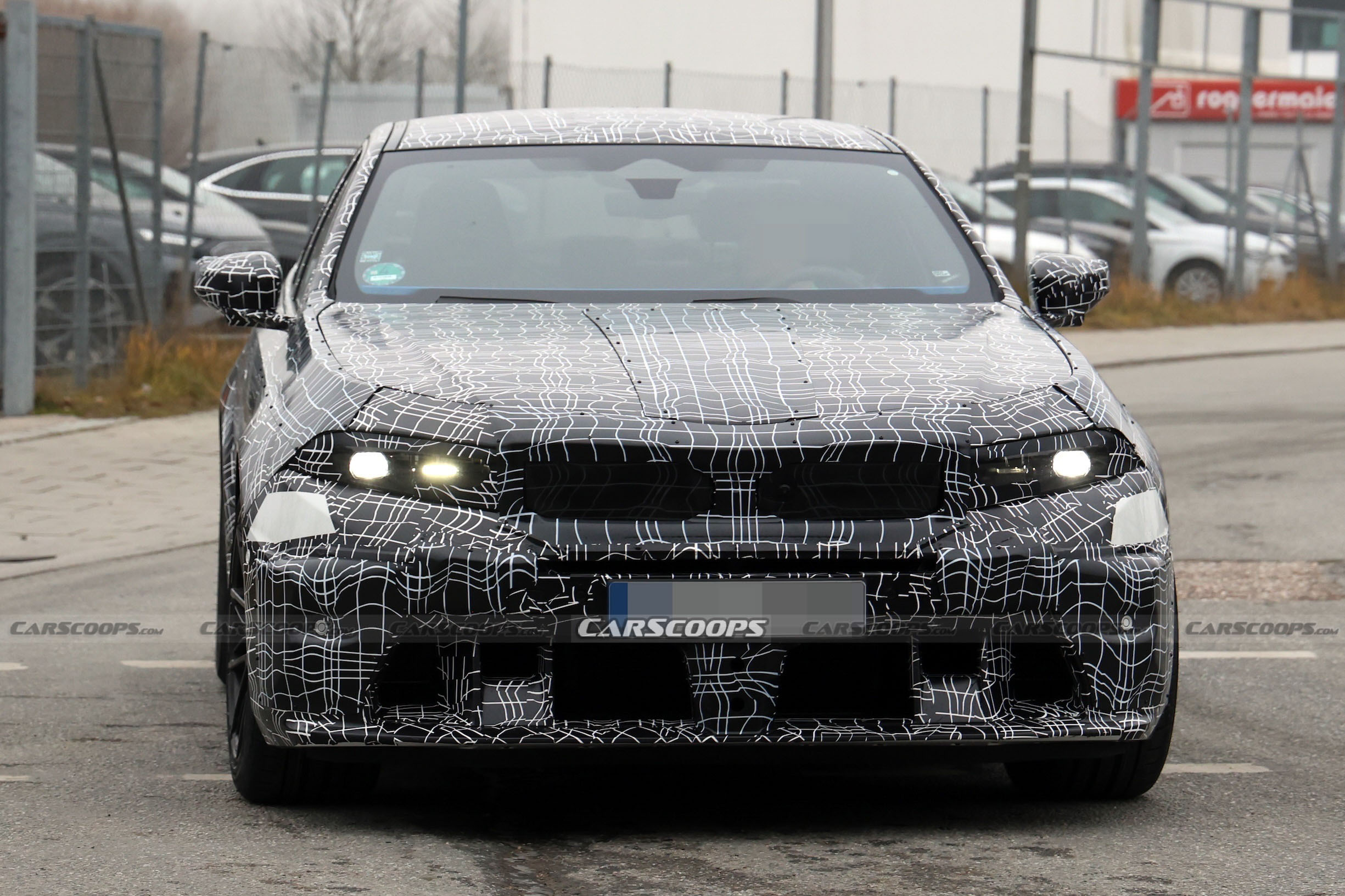 Оновлений BMW M5 помітили на тестах: чи отримає суперседан дизайн Neue Klasse? - фото 3