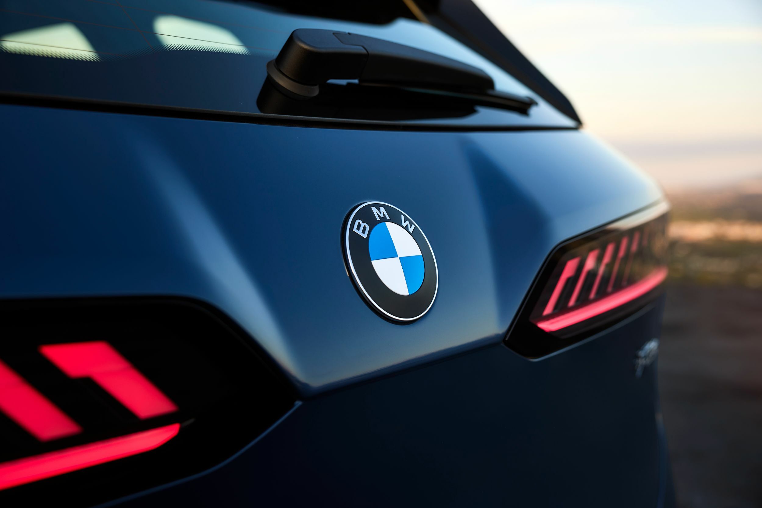 BMW ускладнить ремонт своїх авто? Компанія запатентувала унікальні гвинти у формі логотипу - фото 3