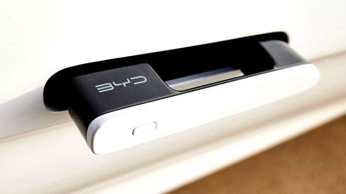 Китай заборонить небезпечні висувні дверні ручки в авто з 2027 року: що зміниться