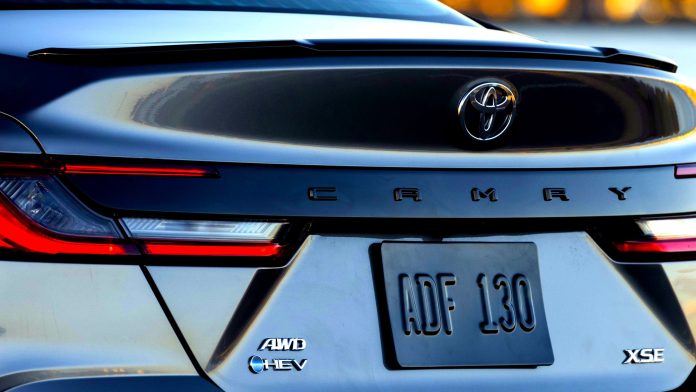 Toyota відкликає понад 55 000 нових гібридів через один незатягнутий болт