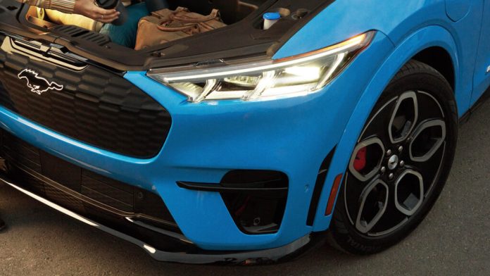 Ford оголошує потрійну відкличну кампанію: проблеми з фарами, подушками безпеки та трансмісією