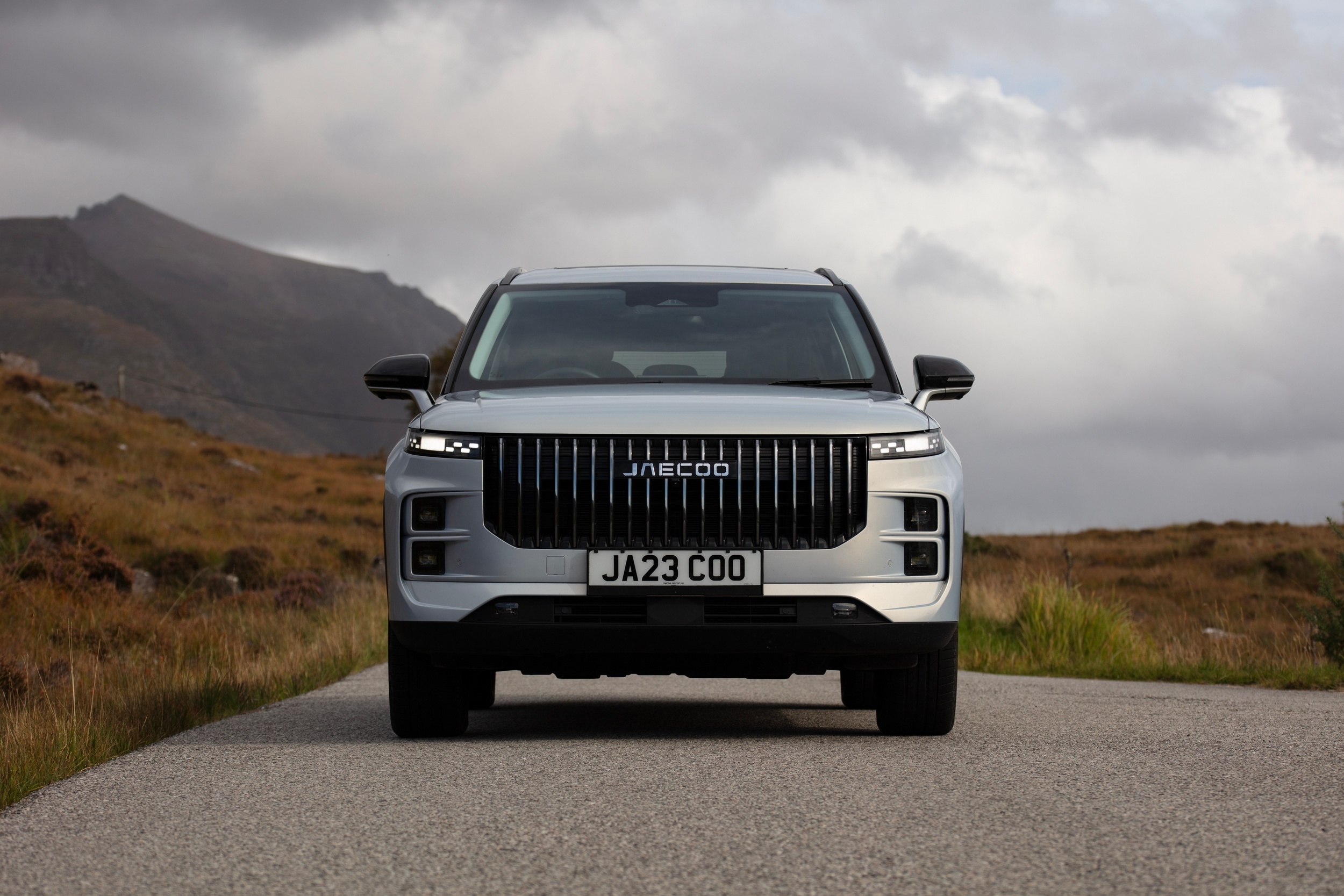 Китайські автовиробники продовжують експансію: експорт електромобілів зріс на 87% - фото 1