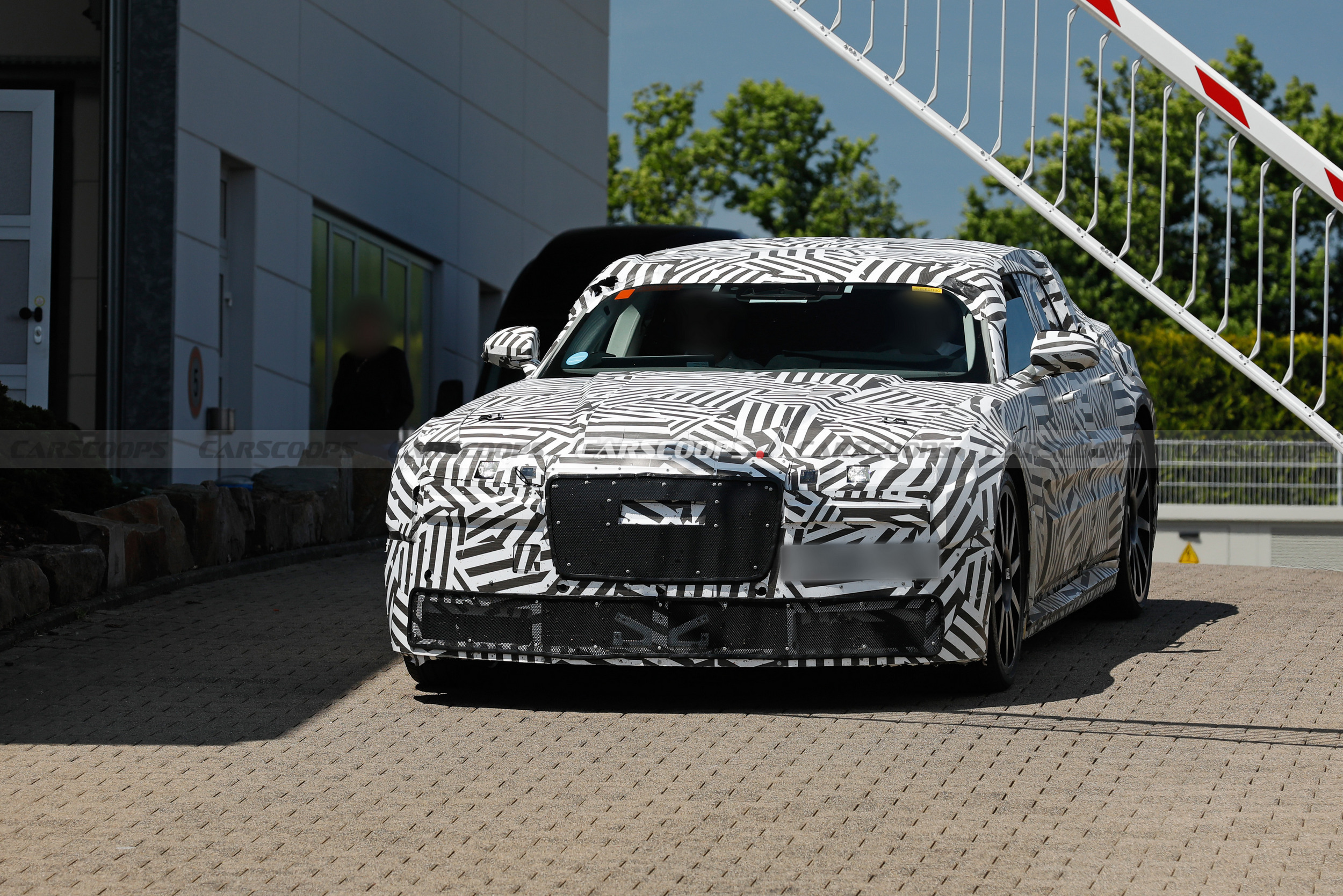 Кінець цілої епохи: Jaguar випустив свій останній автомобіль з двигуном внутрішнього згоряння - фото 2