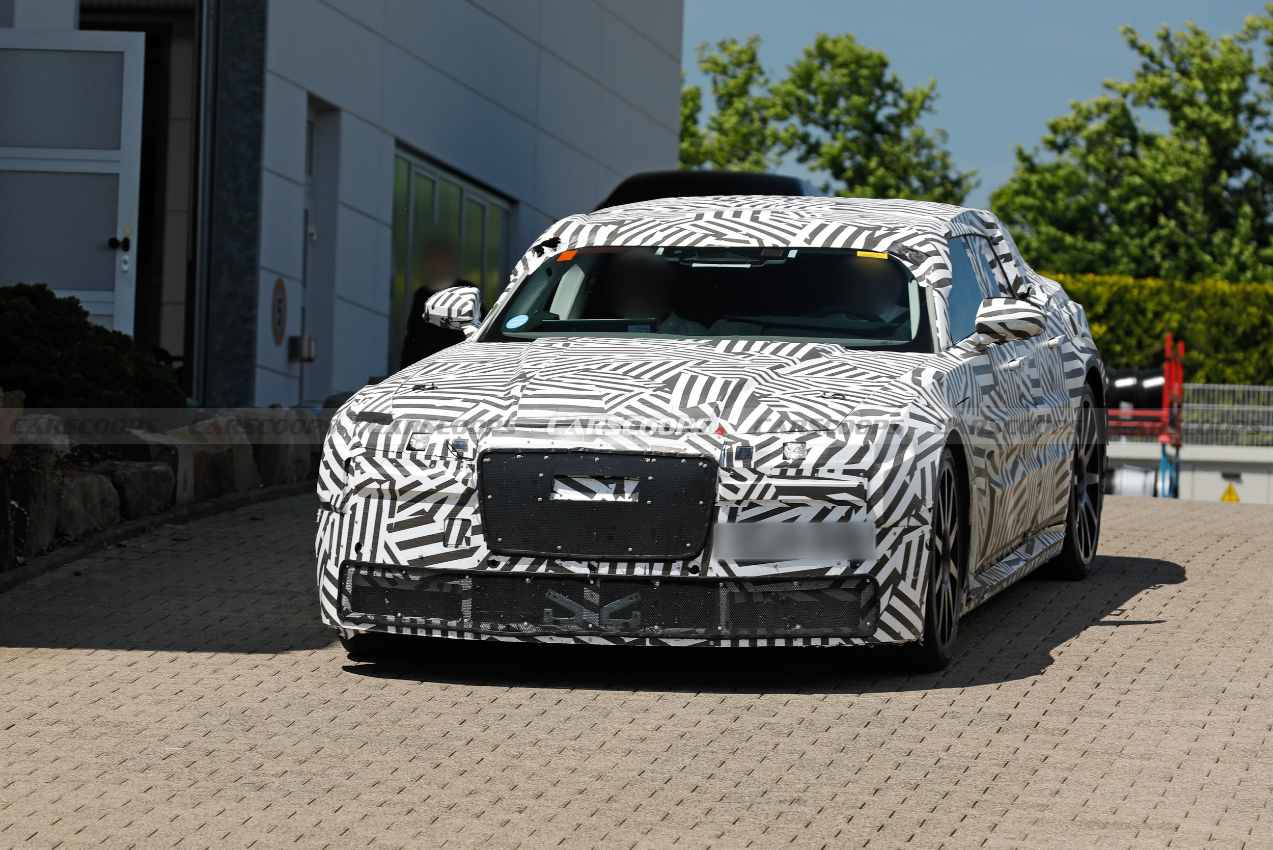 Кінець цілої епохи: Jaguar випустив свій останній автомобіль з двигуном внутрішнього згоряння - фото 3