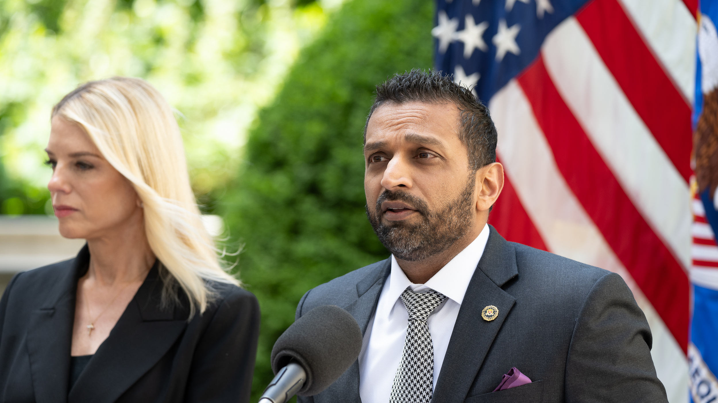 Директор ФБР пересів на броньований BMW X5: економія бюджету чи подвійні стандарти? - фото 1