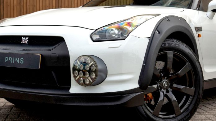 Позашляховий монстр: у Нідерландах роками не можуть продати унікальний Nissan GT-R 
