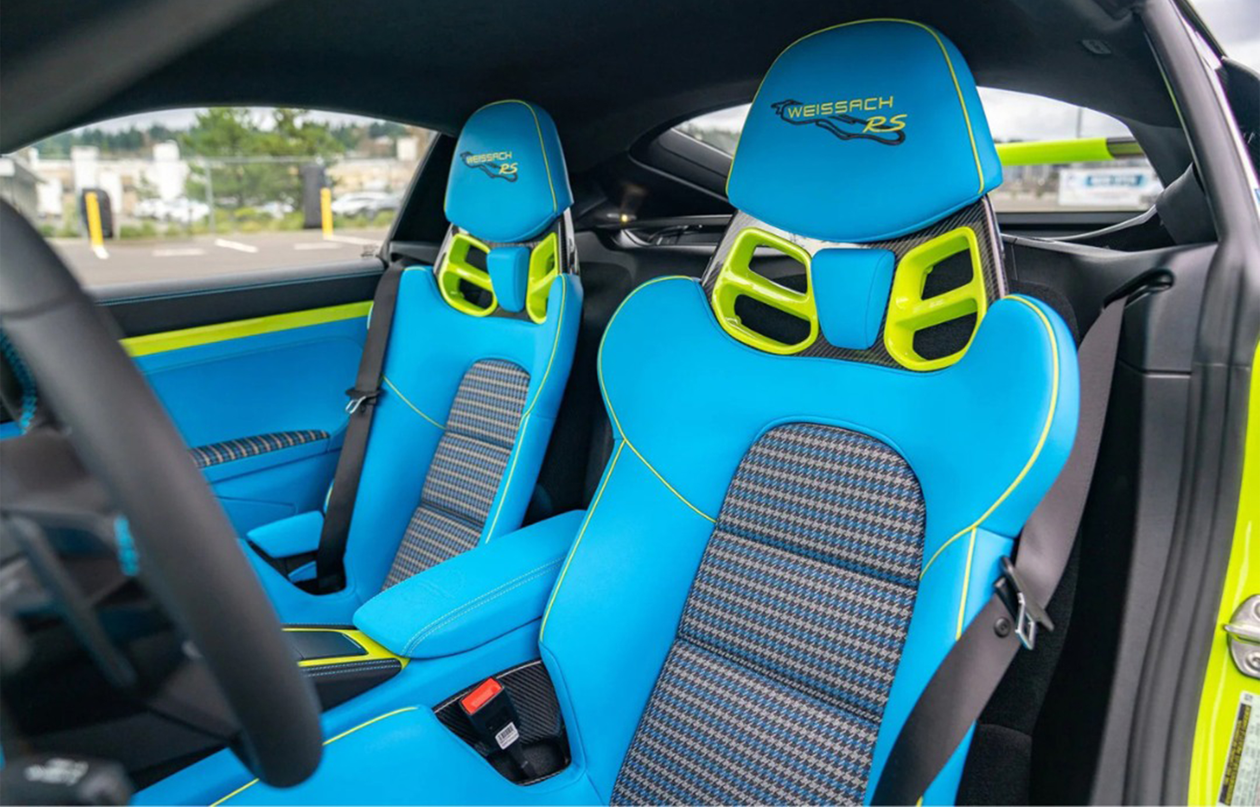 У США продали найдивніший Porsche Cayman GT4 RS: він нагадує іграшку з "Історії іграшок" - фото 3