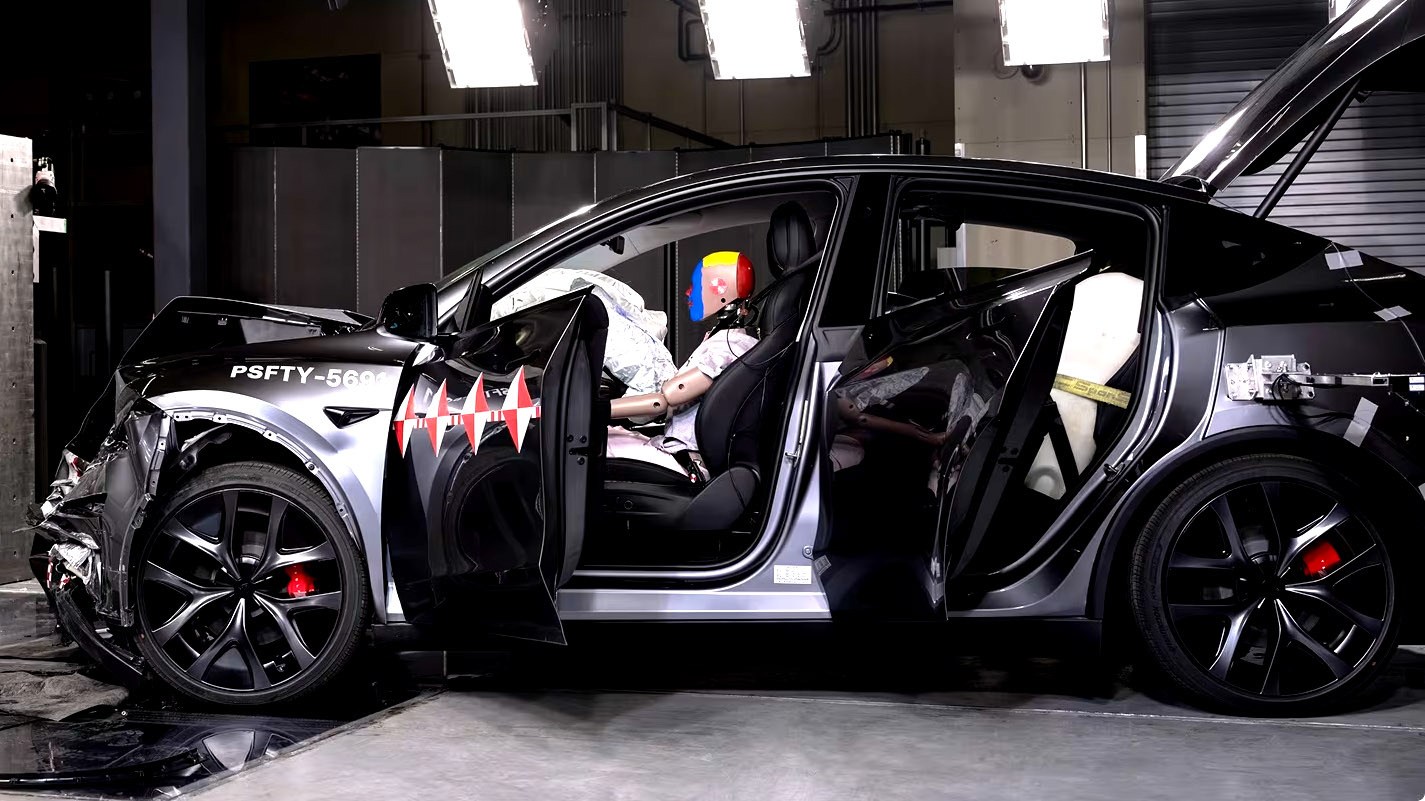 Пастка в електрокарі: дверні ручки Tesla пов’язують із загибеллю щонайменше 15 людей - фото 1