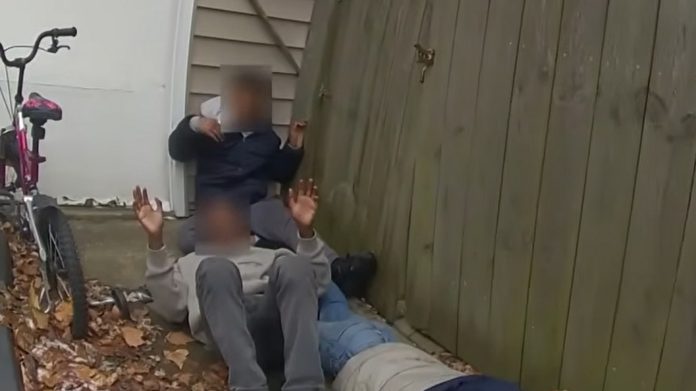 В Огайо 11-річний хлопчик викрав авто за «інструкцією» з YouTube і врізався в будинок: дітей хвилювало, чи прийде Санта