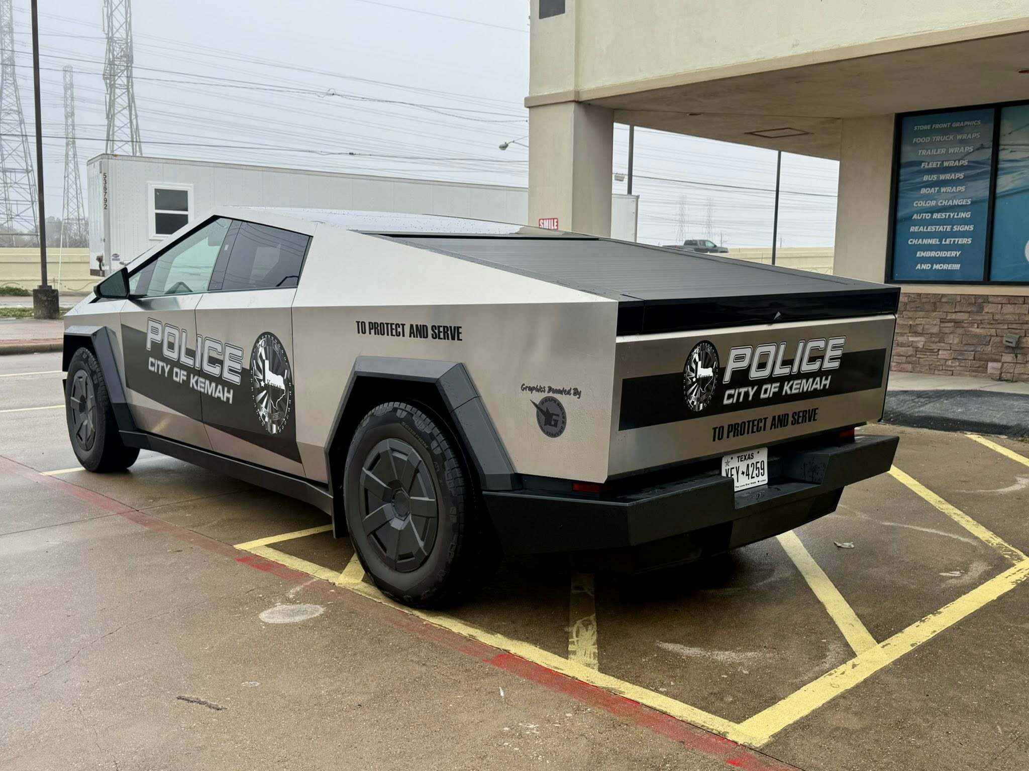 Поліція техаського міста отримала Tesla Cybertruck: реакція місцевих жителів виявилася неочікуваною - фото 3