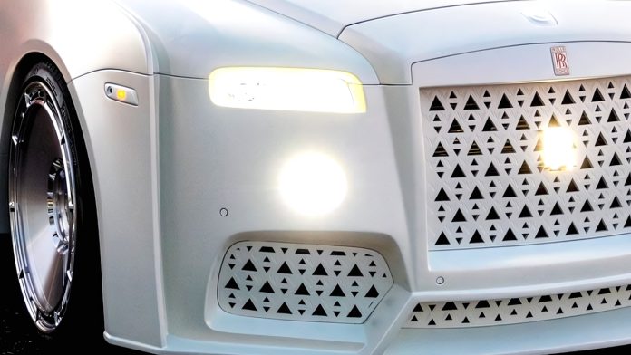 Тюнери з ОАЕ змінили Rolls-Royce Dawn до невпізнання: сміливий проект Venuum