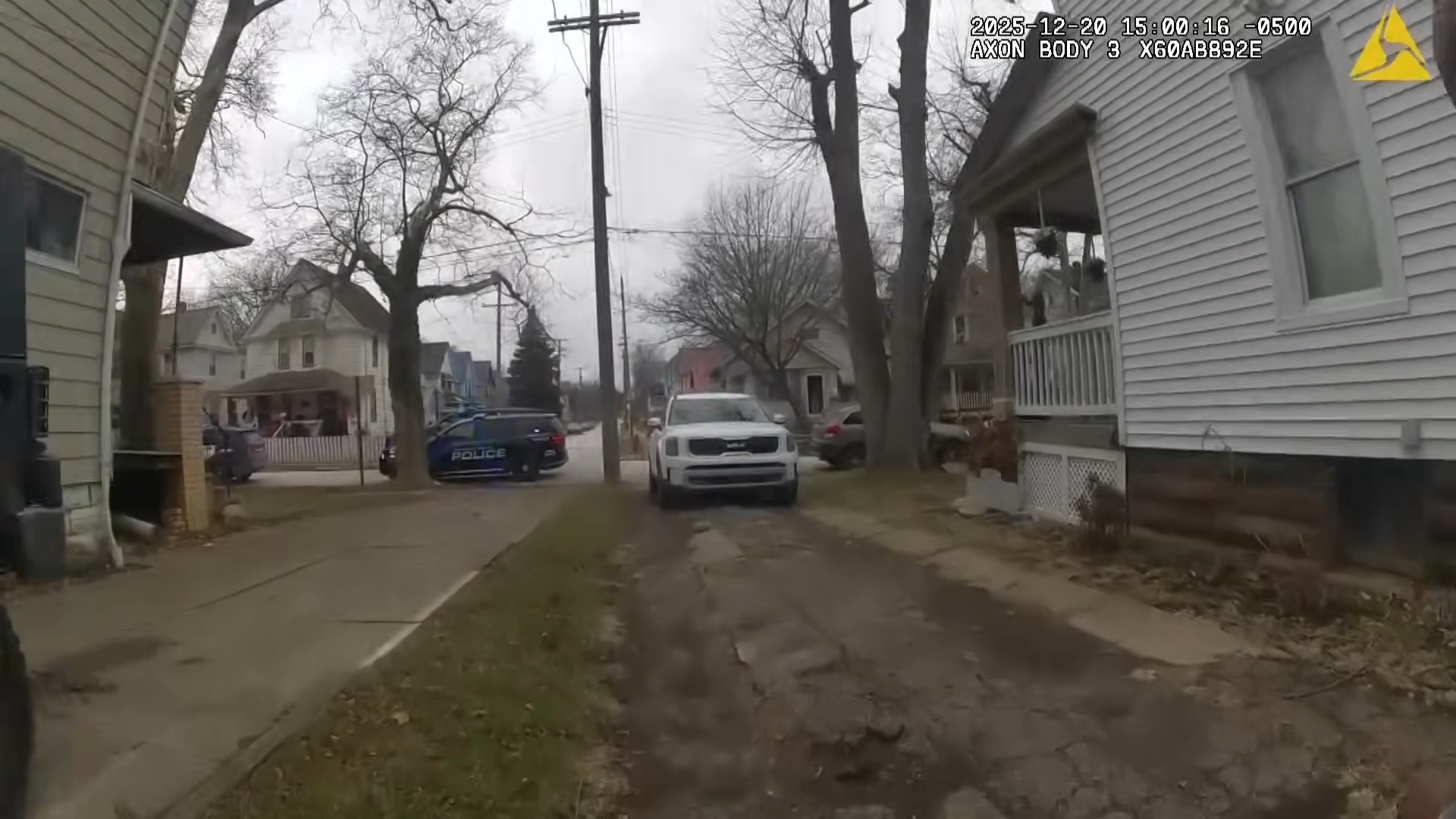 В Огайо 11-річний хлопчик викрав авто за «інструкцією» з YouTube і врізався в будинок: дітей хвилювало, чи прийде Санта - фото 1