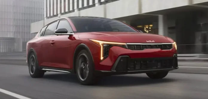 Бестселер Kia K4 оновили: зухвалий дизайн і нова ціна