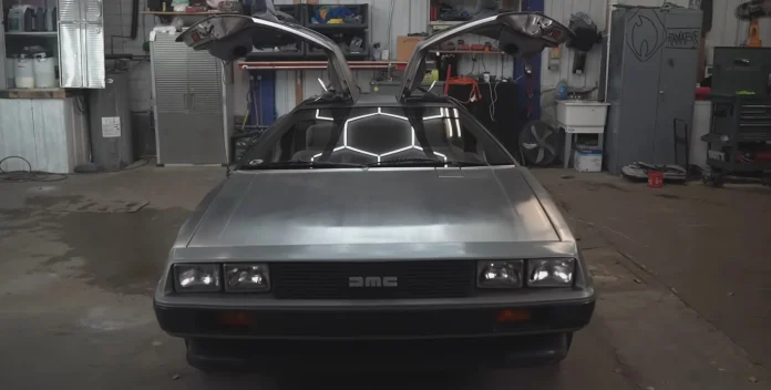 DeLorean DMC-12 простояв 30 років у гаражі Міннесоти: власниця жодного разу не розігналася до 88 миль