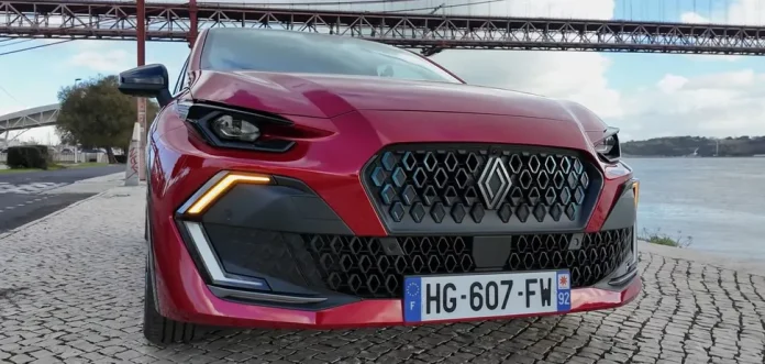 Renault Clio нового покоління: французи замінили плавні лінії на геометрію та прибрали дизель Renault Clio нового покоління: французи замінили плавні лінії на геометрію та прибрали дизель