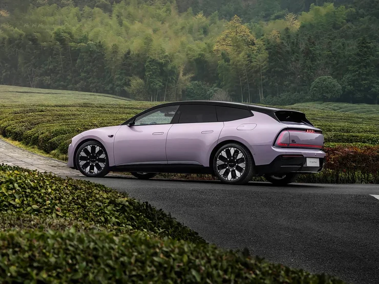 Новий електрокар Ауді без кілець вже на наших дорогах