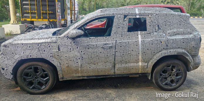 Renault Duster готується до зміни: шпигунські фото розкрили деталі