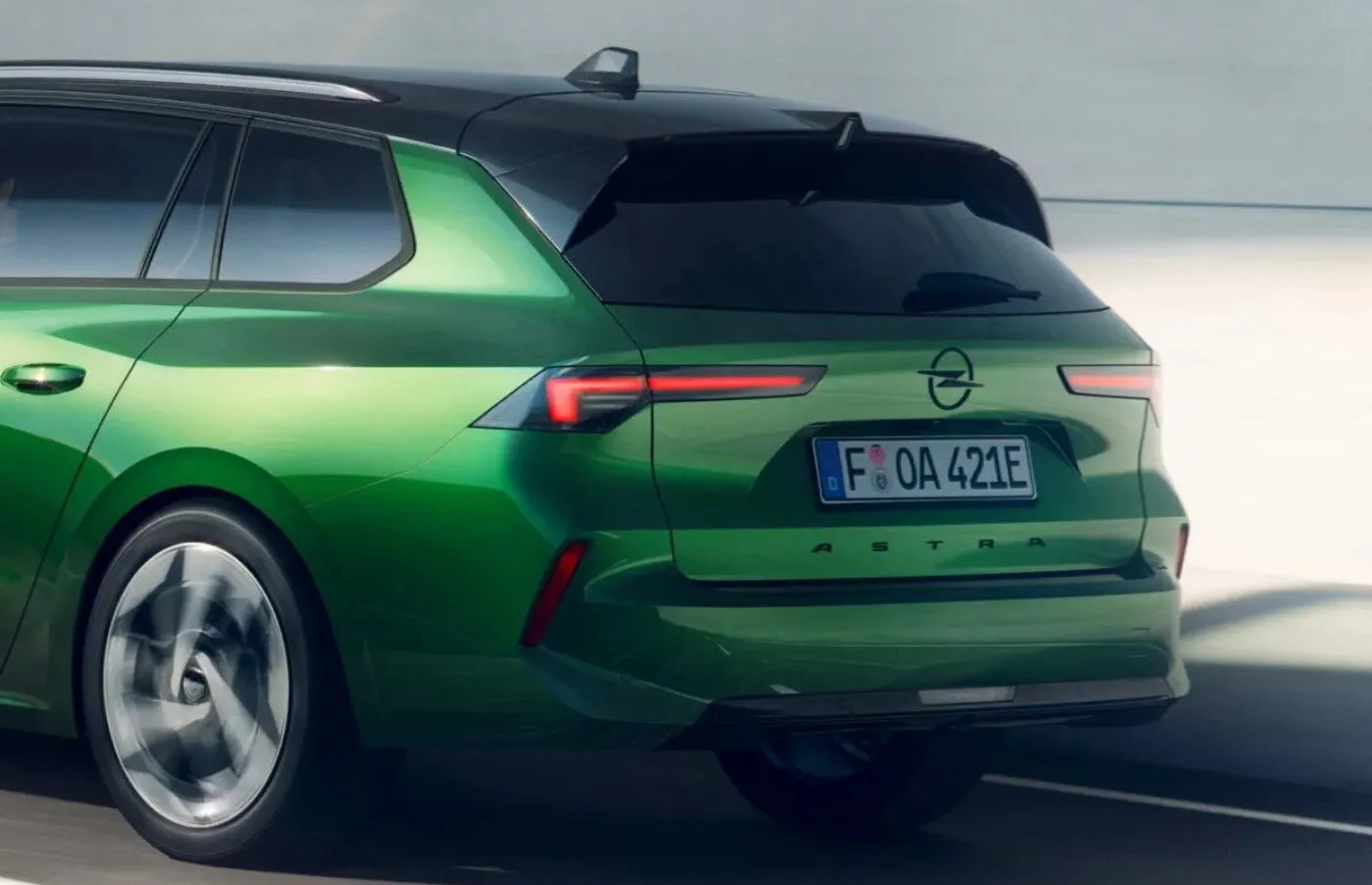 Opel Astra 2026: як німці борються з кросоверною епідемією