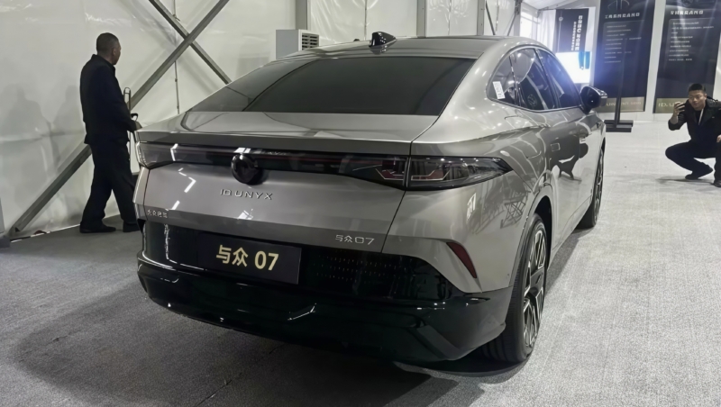 Volkswagen ID. Unyx 07