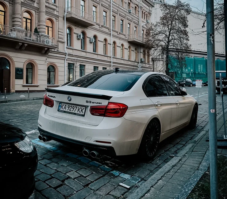 Рідкісний звір у Києві: помітили ексклюзивну BMW Alpina
