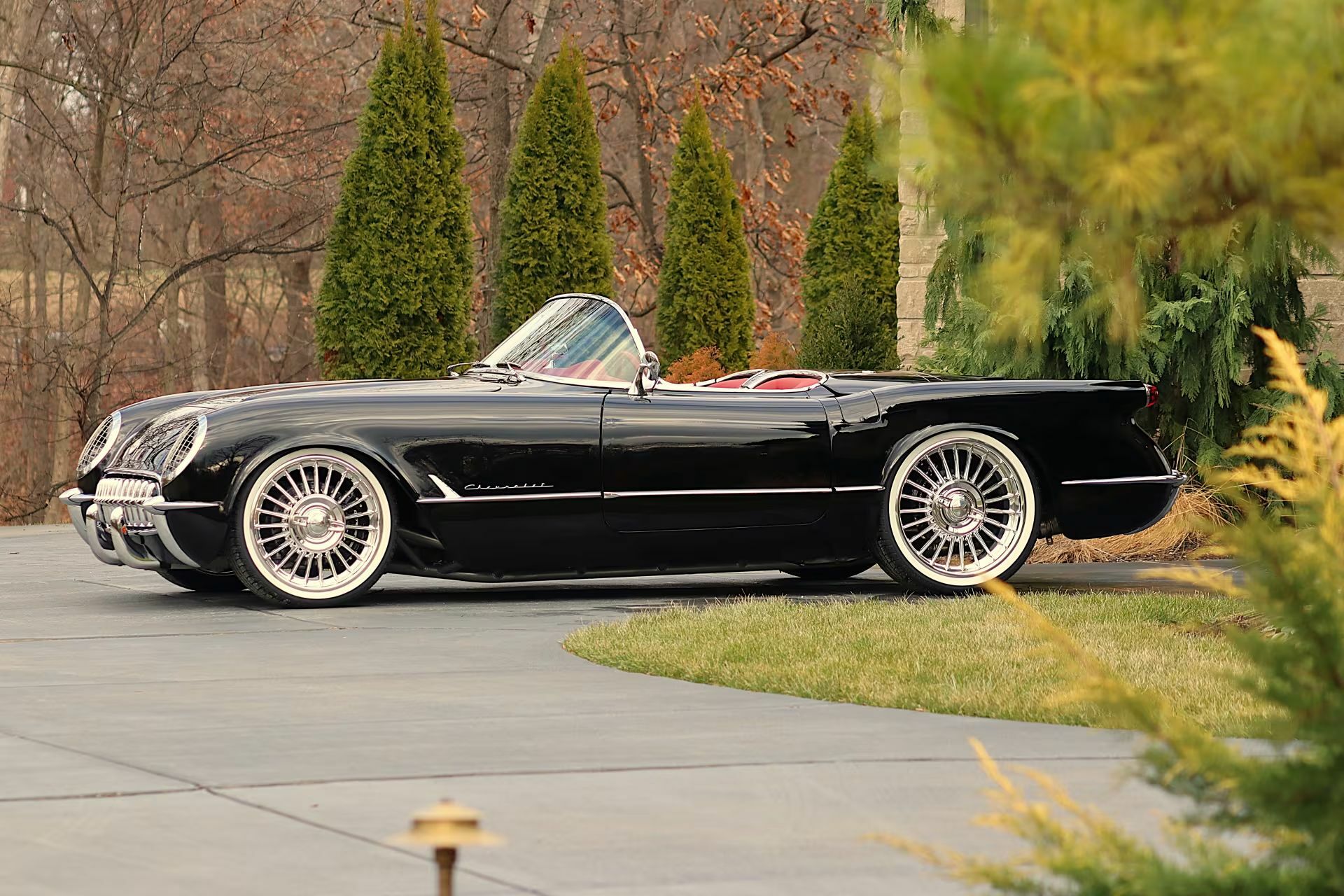 Класичний Chevrolet Corvette 1954 року перетворили на потужний рестомод з серцем від Z06 - фото 2