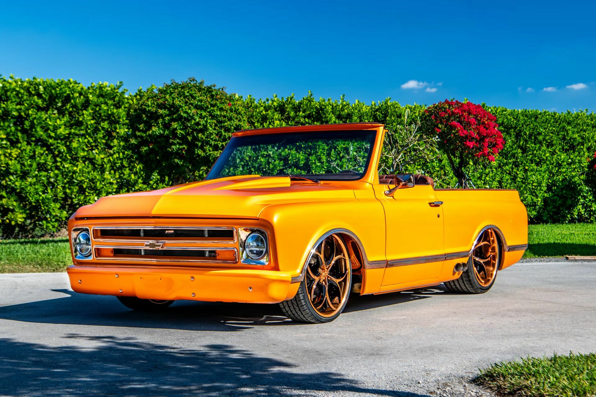 Старий Chevy Blazer перетворили на розкішний лоурайдер із двигуном від Cadillac: ціна вражає - фото 2