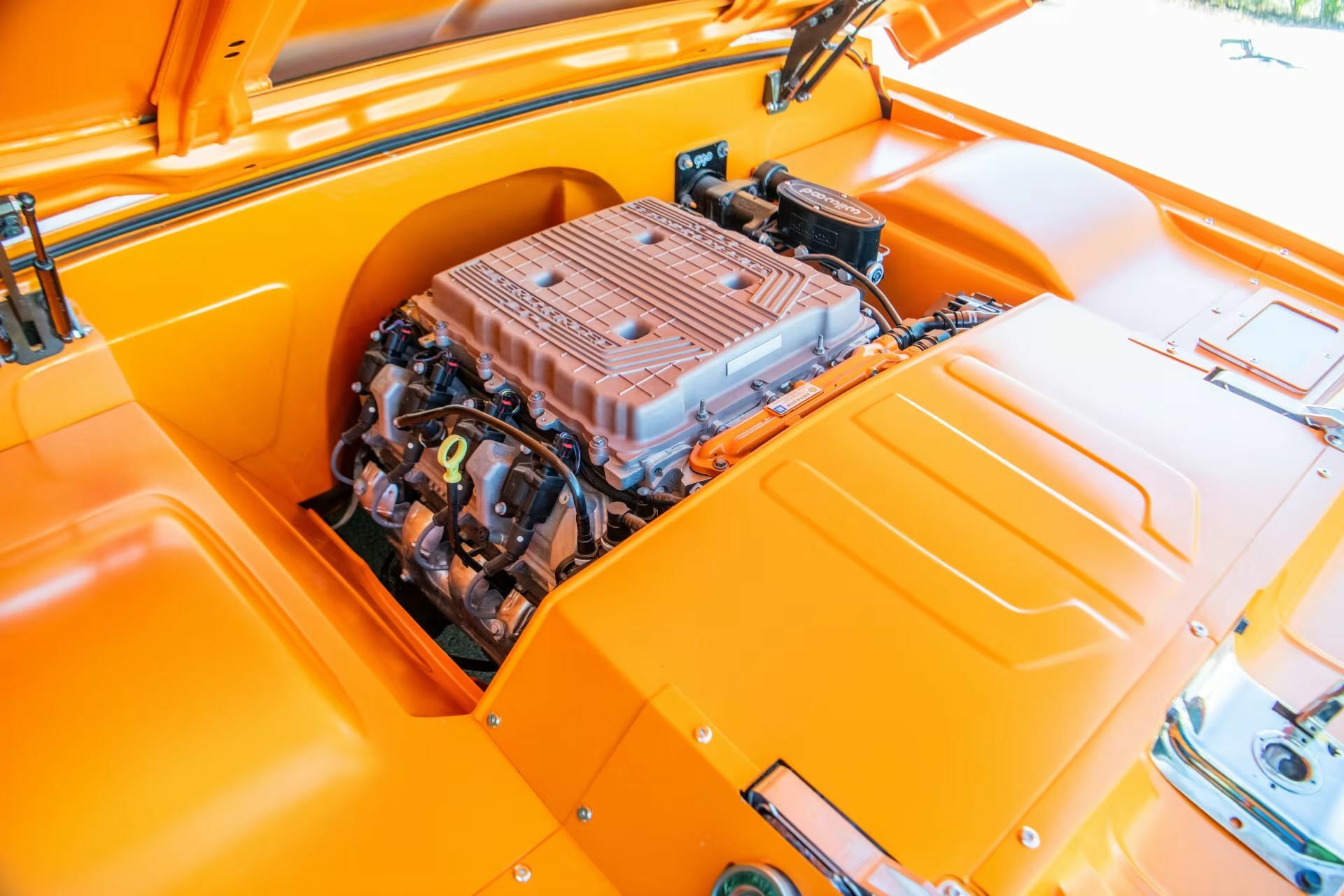 Старий Chevy Blazer перетворили на розкішний лоурайдер із двигуном від Cadillac: ціна вражає - фото 1