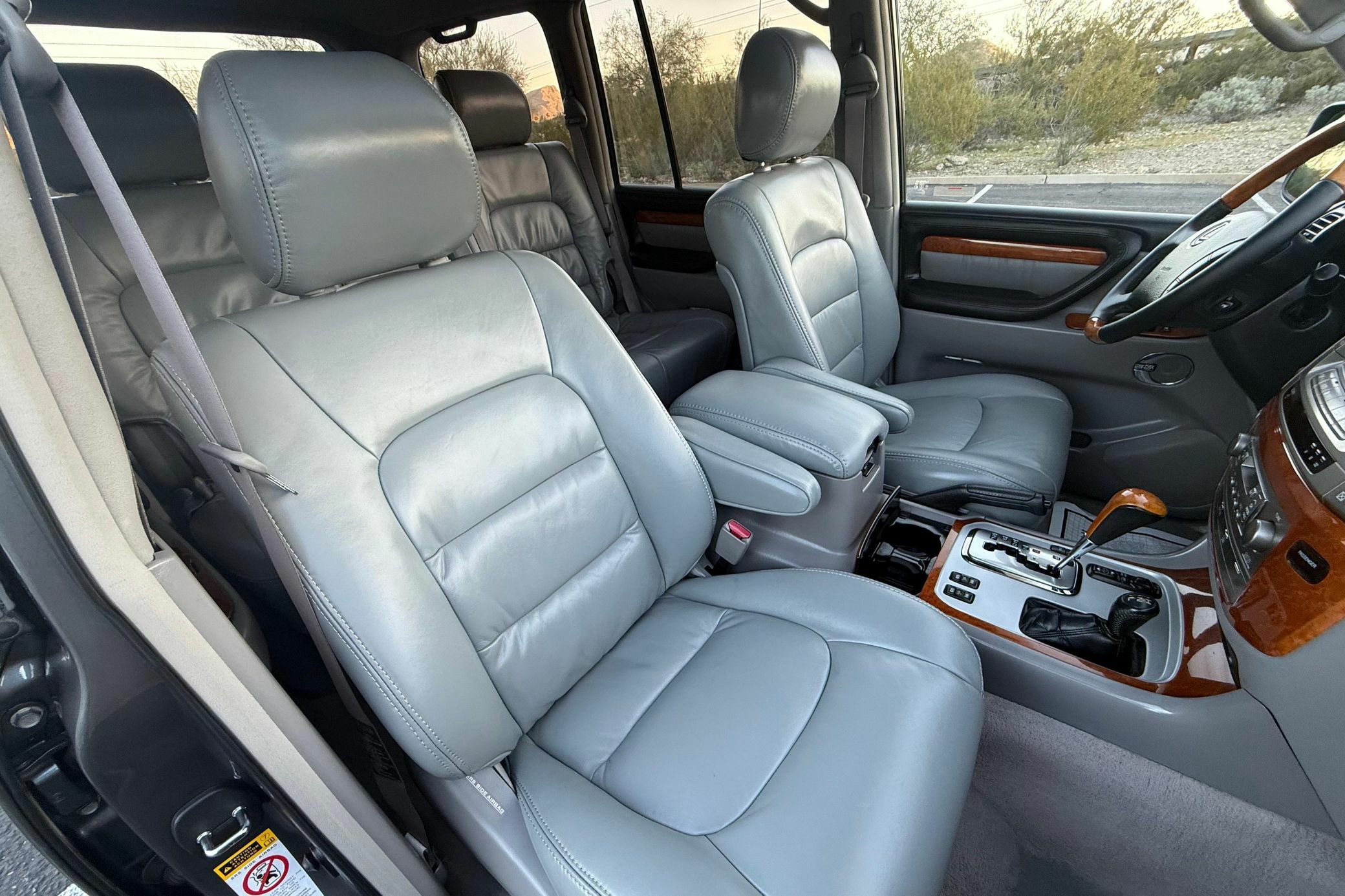 У США продають «капсулу часу» Lexus LX 470 2003 року: чому його історія викликає підозри - фото 3