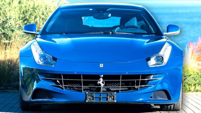 На аукціон виставили унікальну Ferrari FF Джона Елканна з тканинним салоном