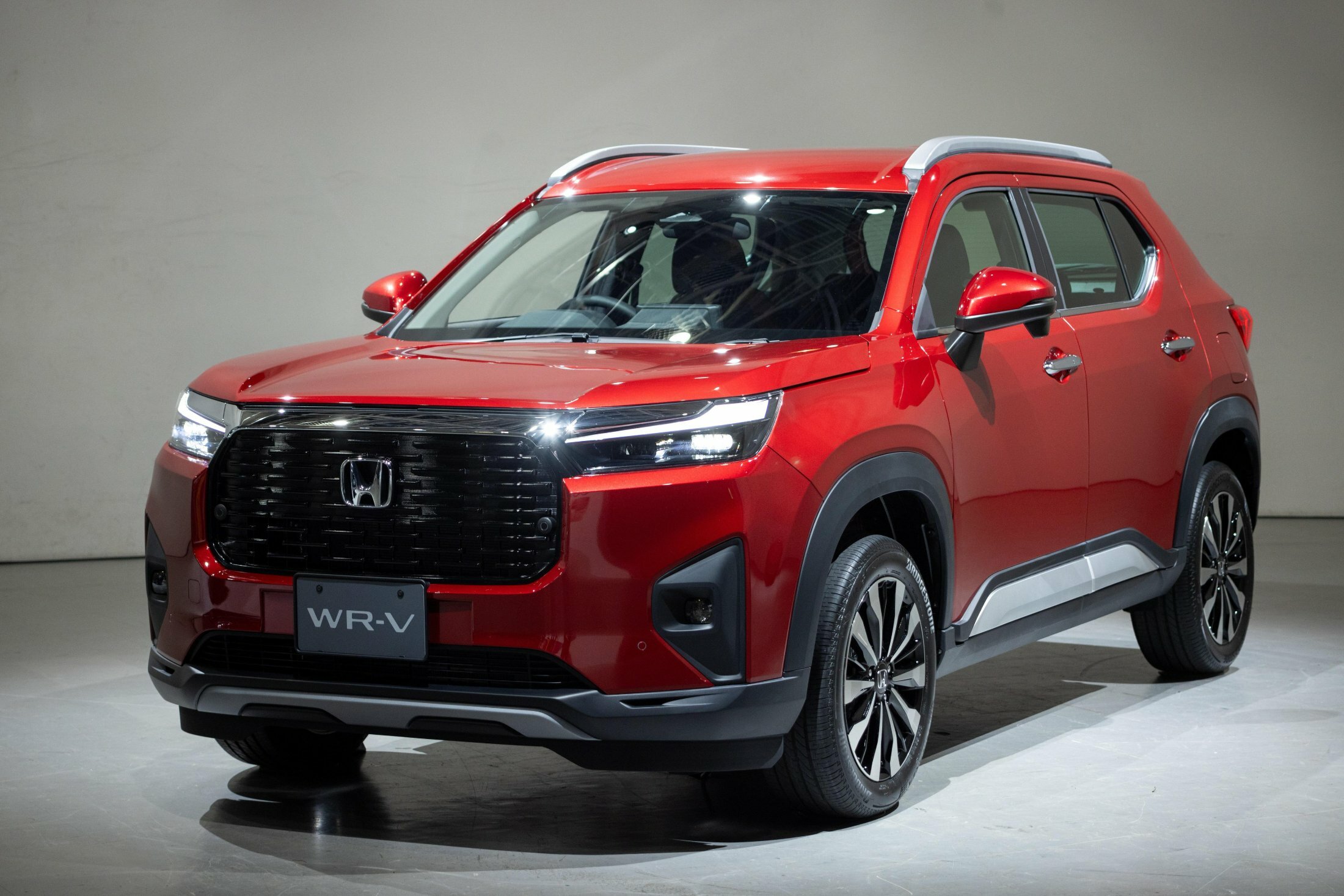 Японські автовиробники встановили історичний рекорд з імпорту власних машин на батьківщину - фото 2