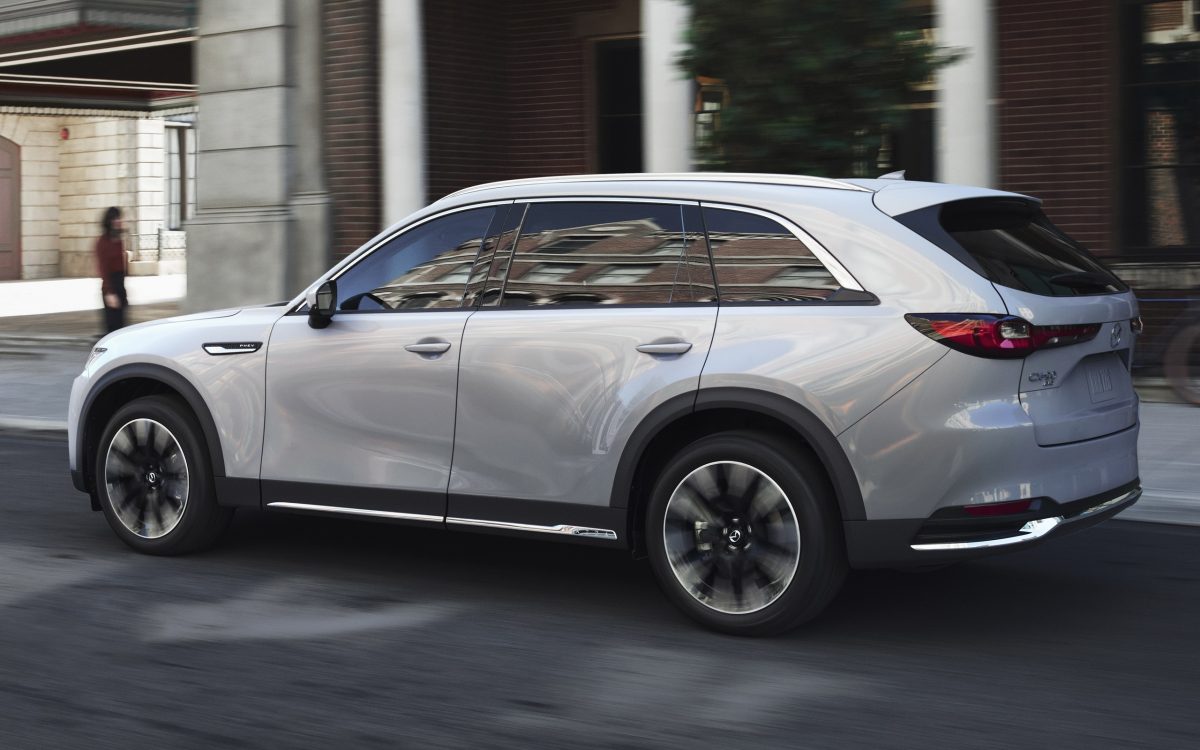 Ремонт не допоміг? Mazda CX-90 знову під слідством через проблеми з кермовим управлінням - фото 3