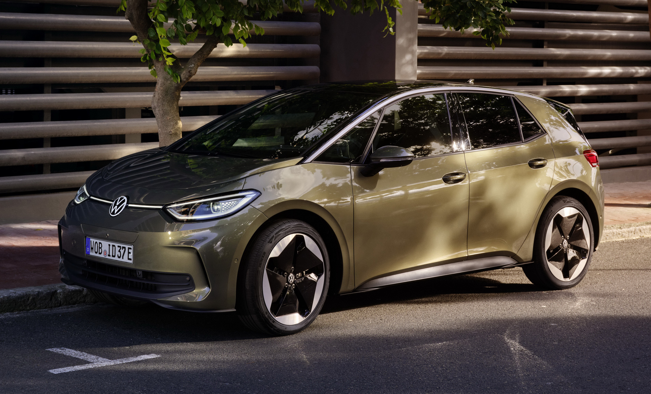 Volkswagen готує масштабне оновлення ID.3: повернення кнопок та нові батареї - фото 2