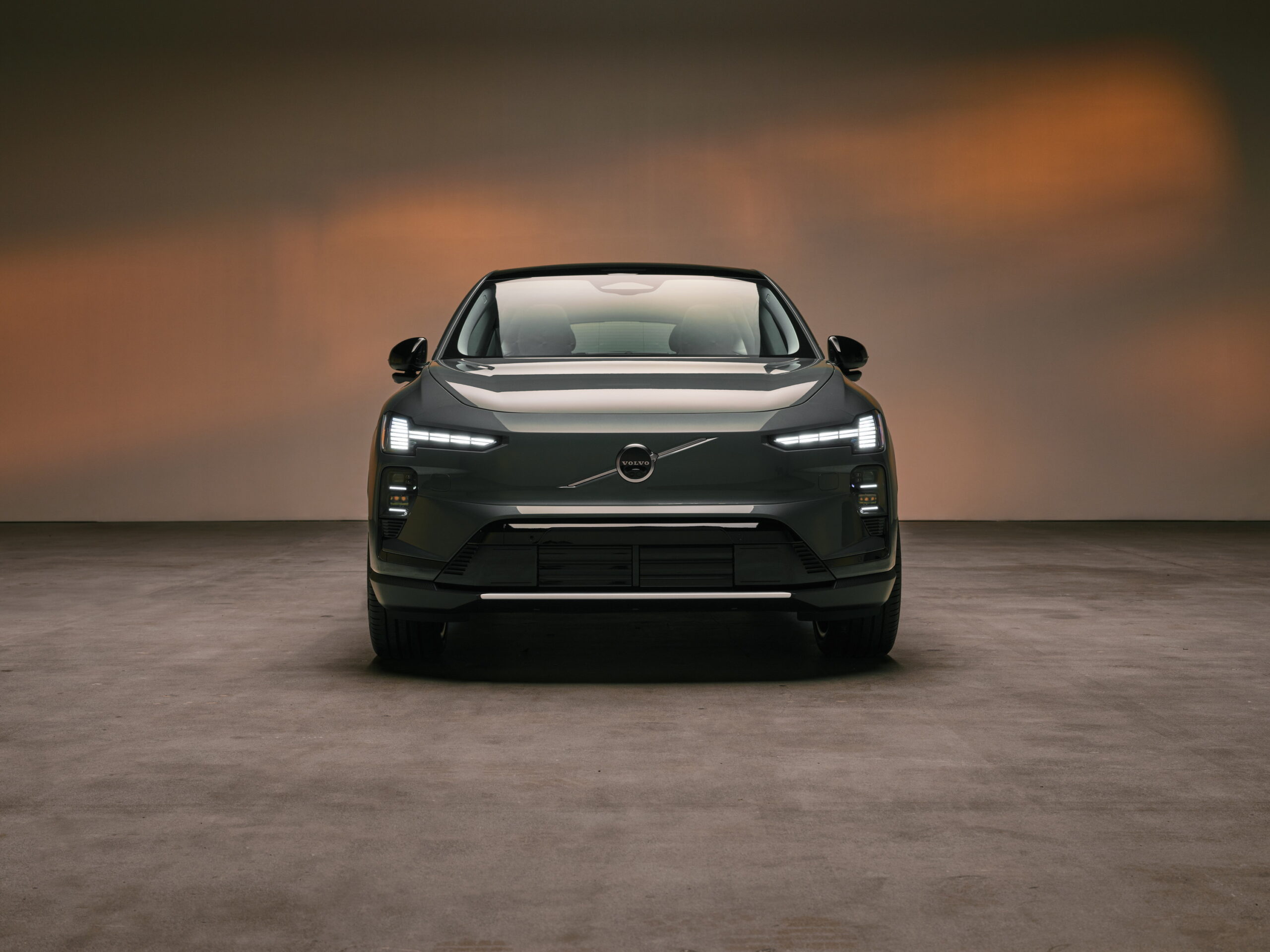 Volvo офіційно представила революційний електрокросовер EX60: запас ходу до 644 км та інтеграція Google Gemini - фото 2