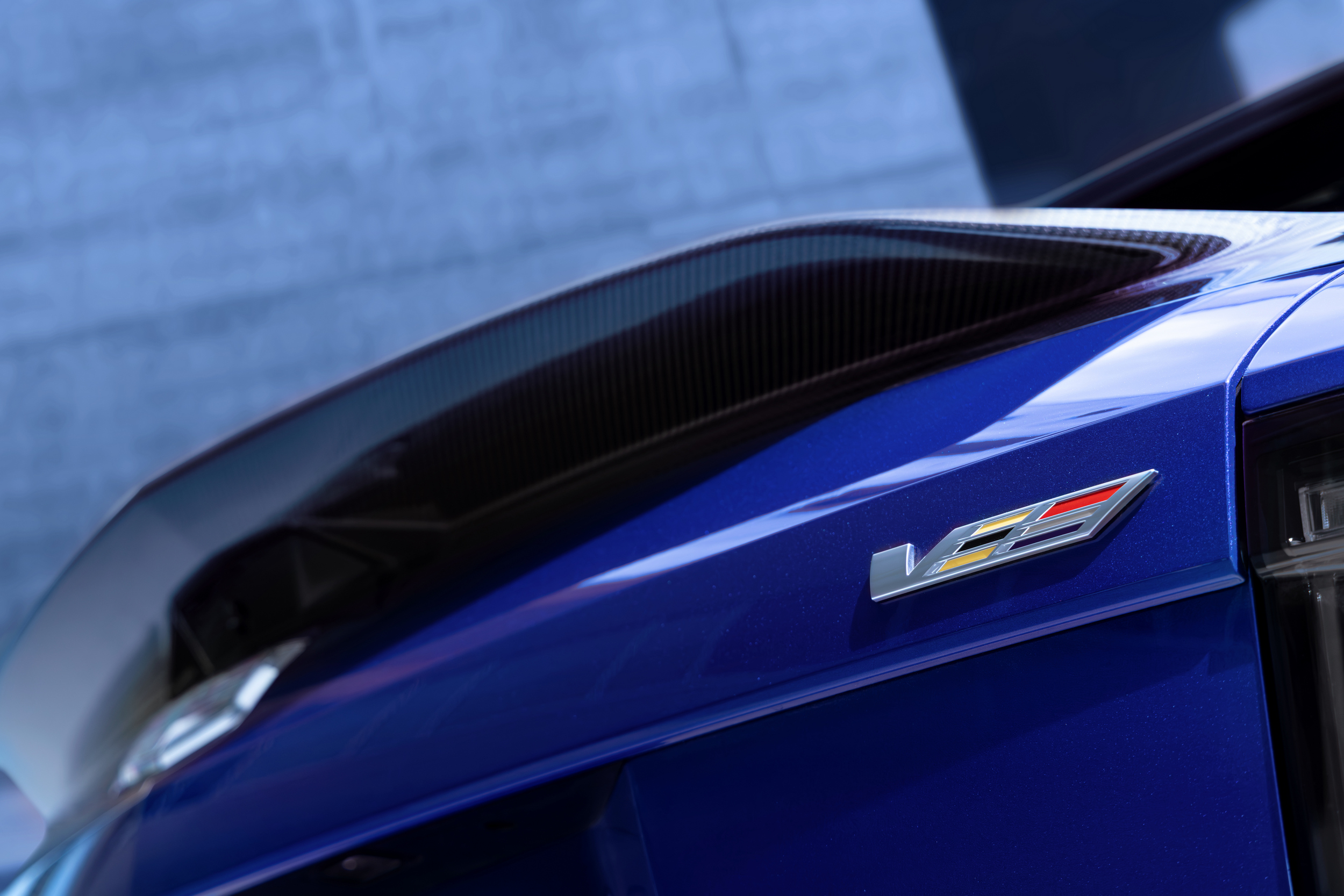 Cadillac не відмовляється від седанів: успіх CT5, кінець епохи CT4 та рекорди V-Series - фото 2