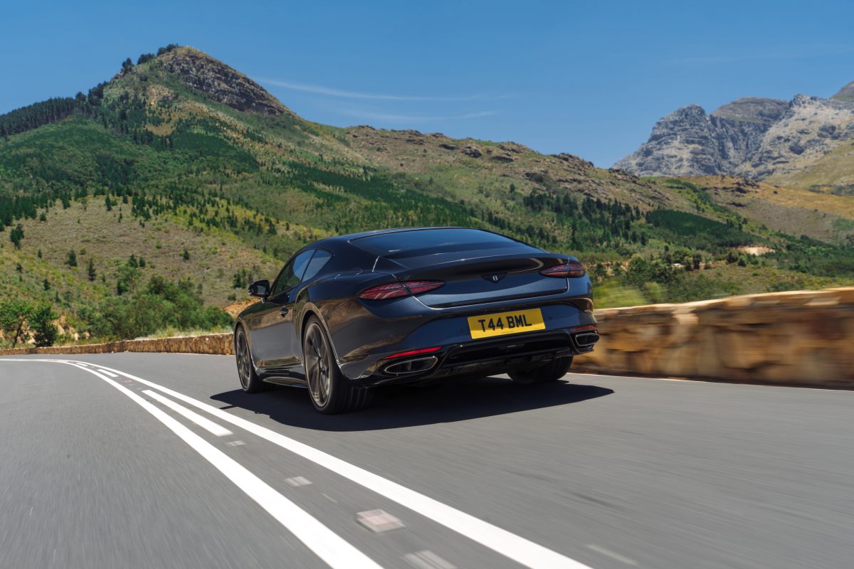 Bentley презентувала нові гібридні Continental GT S та GTC S: 680 сил та спортивний характер - фото 1