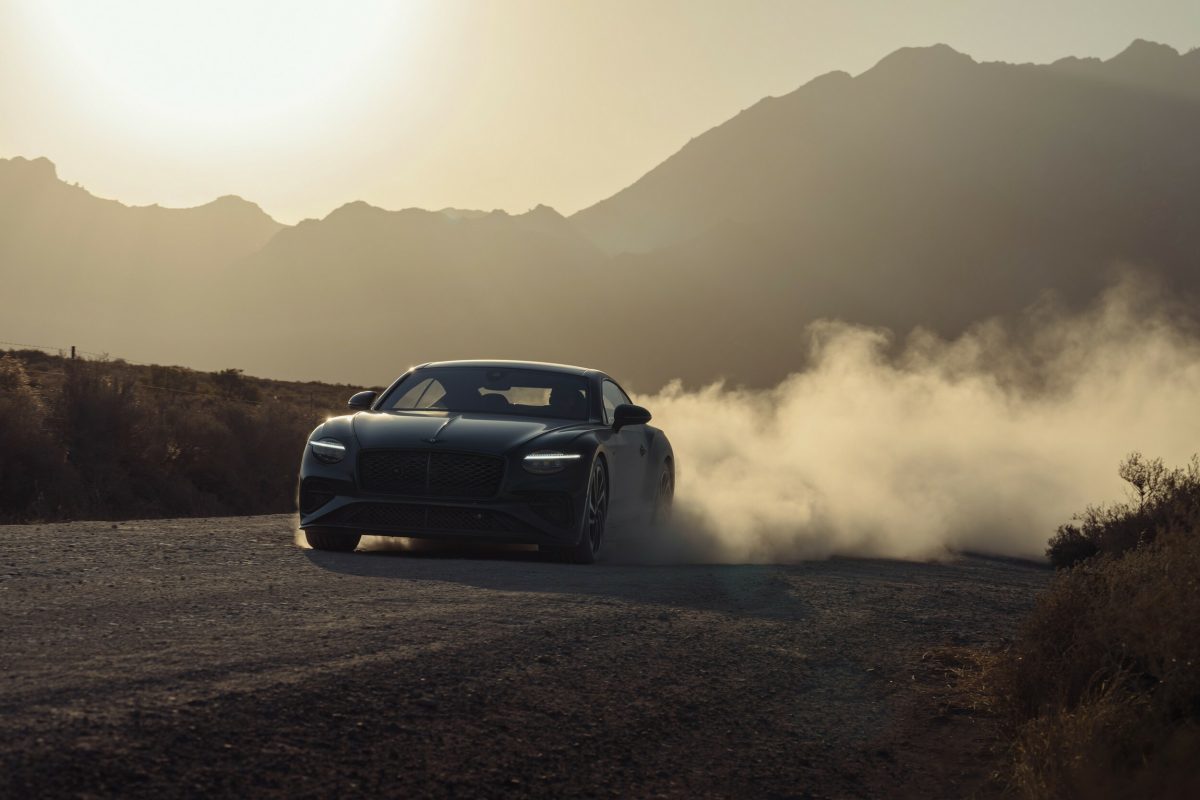 Bentley презентувала нові гібридні Continental GT S та GTC S: 680 сил та спортивний характер - фото 6